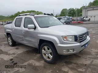 2012 Honda Ridgeline RTL z VIN 5FPYK1F58CB454385, wystawiony jako IAAI lot #42212805 z przebiegiem 207 874 mil mil oraz . Historia ofert i sprzedaży dostępna na DreamBid. Obrazek 1.