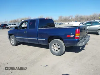 2000 GMC New Sierra 1500 SLE with VIN 1GTEK19T3YE153019, listed as a IAAI auction lot 42027666 with 183,195 mi miles. Bid and sale history available at carsss.com. Image 3.