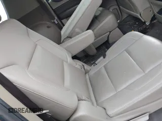 2019 Chevrolet Suburban Premier z VIN 1GNSCJKC0KR139323, wystawiony jako IAAI lot #42100758 z przebiegiem Nie podano mil oraz . Historia ofert i sprzedaży dostępna na DreamBid. Obrazek 8.
