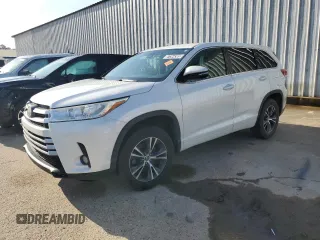 2018 Toyota Highlander LE z VIN 5TDZZRFH5JS241095, wystawiony jako Copart lot #57364385 z przebiegiem Nie podano mil oraz Czysty tytuł • Clean title. Historia ofert i sprzedaży dostępna na DreamBid. Obrazek 1.