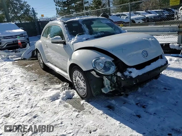2013 Volkswagen Beetle 2.5L with VIN 3VWJP7AT9DM687870, listed as a Copart auction lot 87934875 with 91,557 mi miles and Salvage Title. Bid and sale history available at DreamBid. Image 10.