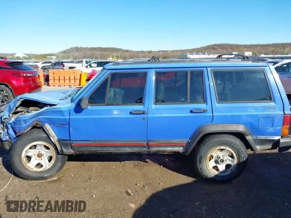 1996 Jeep Cherokee Sport with VIN 1J4FJ68S6TL171428, listed as a IAAI auction lot 40881632 with 323,289 mi miles. Bid and sale history available at carsss.com. Image 14.