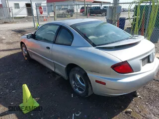 2004 Pontiac Sunfire z VIN 1G2JB12F847225502, wystawiony jako IAAI lot #42026511 z przebiegiem 233 953 mil mil oraz . Historia ofert i sprzedaży dostępna na DreamBid. Obrazek 3.