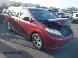 2016 Toyota Sienna LE AAS z VIN 5TDKK3DC8GS713020, wystawiony jako IAAI lot #42465626 z przebiegiem 89 999 mil mil oraz . Historia ofert i sprzedaży dostępna na DreamBid. Obrazek 1.