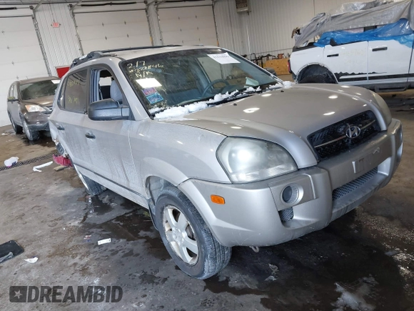 2005 Hyundai Tucson GL with VIN KM8JM12B25U171048, listed as a IAAI auction lot 41634099 with 188,086 mi miles. Bid and sale history available at carsss.com. Image 1.
