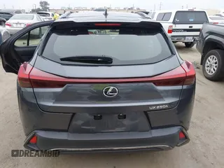2023 Lexus UX 250h F Sport z VIN JTHB6JBH9P2132431, wystawiony jako IAAI lot #42137625 z przebiegiem 15 923 mil mil oraz . Historia ofert i sprzedaży dostępna na DreamBid. Obrazek 16.