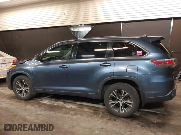 2016 Toyota Highlander XLE z VIN 5TDJKRFH8GS326488, wystawiony jako IAAI lot #42254990 z przebiegiem 120 382 mil mil oraz . Historia ofert i sprzedaży dostępna na DreamBid. Obrazek 14.