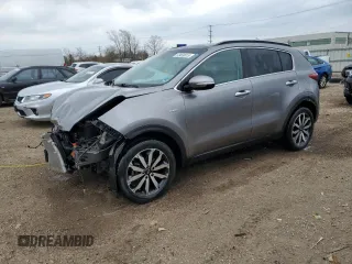 2018 Kia Sportage EX z VIN KNDPNCAC6J7384899, wystawiony jako Copart lot #53459515 z przebiegiem 49 229 mil mil oraz Szkody całkowita. Historia ofert i sprzedaży dostępna na DreamBid. Obrazek 1.