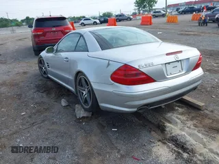 2003 Mercedes-Benz SL 500 z VIN WDBSK75F93F027609, wystawiony jako IAAI lot #42386934 z przebiegiem Nie podano mil oraz . Historia ofert i sprzedaży dostępna na DreamBid. Obrazek 3.
