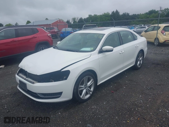 2014 Volkswagen Passat SE z VIN 1VWBT7A33EC032459, wystawiony jako IAAI lot #42259640 z przebiegiem 168 706 mil mil oraz . Historia ofert i sprzedaży dostępna na DreamBid. Obrazek 2.
