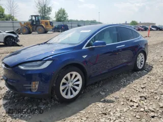 2016 Tesla Model X 70D z VIN 5YJXCAE27GF006668, wystawiony jako Copart lot #59637595 z przebiegiem 58 163 mil mil oraz Czysty tytuł • Clean title. Historia ofert i sprzedaży dostępna na DreamBid. Obrazek 1.