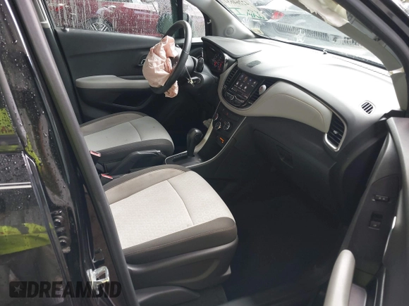 2020 Chevrolet Trax LS z VIN KL7CJKSB7LB335766, wystawiony jako IAAI lot #42264634 z przebiegiem 66 914 mil mil oraz . Historia ofert i sprzedaży dostępna na DreamBid. Obrazek 5.
