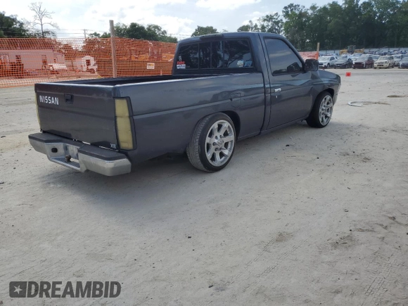 1996 Nissan Frontier XE z VIN 1N6SD11S0TC311270, wystawiony jako Copart lot #53870965 z przebiegiem 145 595 mil mil oraz Szkoda całkowita • Salvage title. Historia ofert i sprzedaży dostępna na DreamBid. Obrazek 3.
