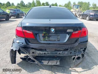 2013 BMW M5 with VIN WBSFV9C56DC772507, listed as a IAAI auction lot 40109662 with 127,881 mi miles. Bid and sale history available at carsss.com. Image 17.