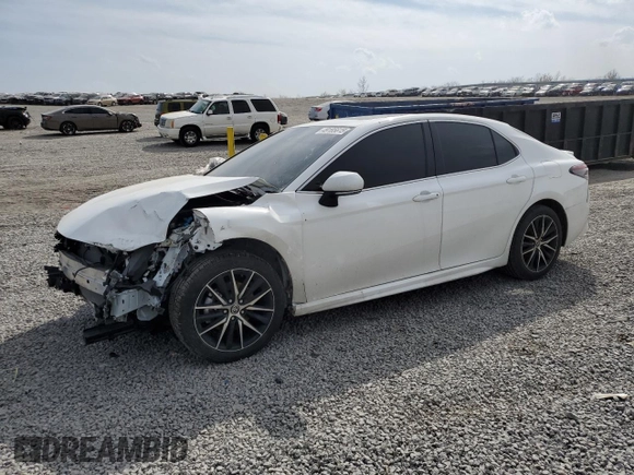 2022 Toyota Camry SE with VIN 4T1T11AK6NU062627, listed as a Copart auction lot 49185615 with 40,788 mi miles and Salvage Title. Bid and sale history available at carsss.com. Image 1.