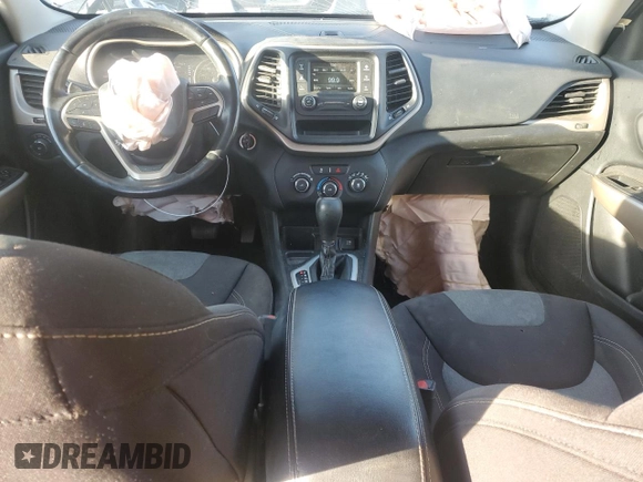 2021 Jeep Cherokee Latitude z VIN 1C4PJLCB7JD596891, wystawiony jako Copart lot #50833275 z przebiegiem 107 902 mil mil oraz Szkoda całkowita • Salvage title. Historia ofert i sprzedaży dostępna na DreamBid. Obrazek 8.