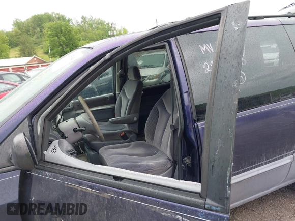 1997 Dodge Caravan LE z VIN 1B4GP54L5VB284083, wystawiony jako IAAI lot #42215384 z przebiegiem 220 000 mil mil oraz . Historia ofert i sprzedaży dostępna na DreamBid. Obrazek 6.