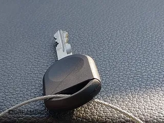 2014 Ford Mustang V6 с VIN 1ZVBP8AMXE5297192, выставлен на аукционе IAAI как лот 42231701 с пробегом Не указан миль и . История ставок и продаж доступна на DreamBid. Изображение 11.