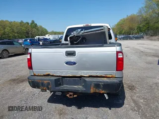 2013 Ford F-250 XL z VIN 1FT7X2B66DEA06885, wystawiony jako IAAI lot #42240723 z przebiegiem 136 062 mil mil oraz . Historia ofert i sprzedaży dostępna na DreamBid. Obrazek 16.
