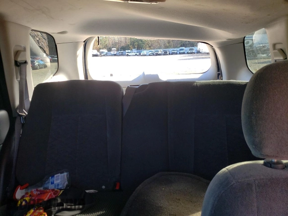 2005 GMC Envoy SLE with VIN 1GKDS13S352369384, listed as a Copart auction lot 79996394 with 117,697 mi miles and Salvage Title. Bid and sale history available at carsss.com. Image 10.