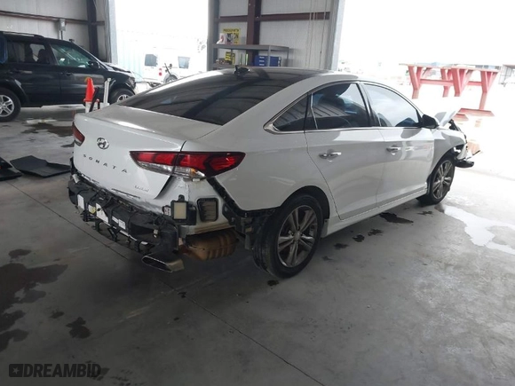 2019 Hyundai Sonata Sport with VIN 5NPE34AF9KH813933, listed as a IAAI auction lot 40777165 with 112,654 mi miles. Bid and sale history available at carsss.com. Image 4.