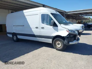 2020 Mercedes-Benz Sprinter Cargo z VIN W1Y4ECHYXLP241392, wystawiony jako IAAI lot #42264659 z przebiegiem 136 710 mil mil oraz . Historia ofert i sprzedaży dostępna na DreamBid. Obrazek 1.