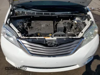 2011 Toyota Sienna XLE z VIN 5TDDK3DC1BS021487, wystawiony jako Copart lot #56468965 z przebiegiem 150 311 mil mil oraz Czysty tytuł • Clean title. Historia ofert i sprzedaży dostępna na DreamBid. Obrazek 12.