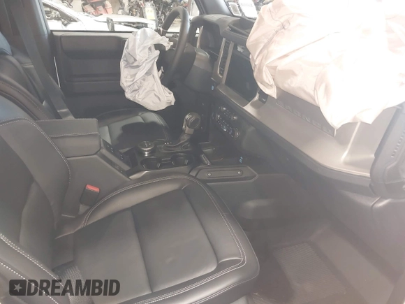 2025 Ford Bronco Outer Banks с VIN 1FMEE8BPXSLA68836, выставлен на аукционе IAAI как лот 42518156 с пробегом 287 миль миль и . История ставок и продаж доступна на DreamBid. Изображение 5.