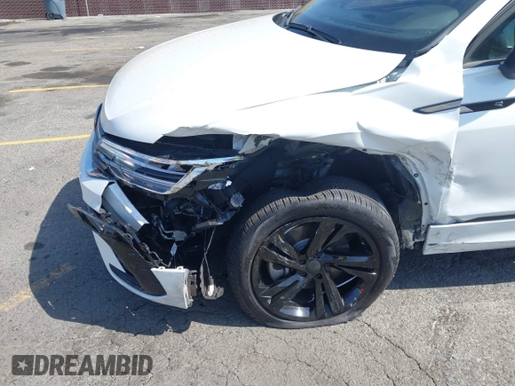 2024 Volkswagen Tiguan SE R-Line Black with VIN 3VVCB7AX7RM085619, listed as a IAAI auction lot 42325566 with 10,615 mi miles and . Bid and sale history available at DreamBid. Image 6.