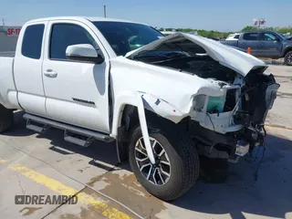 2023 Toyota Tacoma SR z VIN 3TYRZ5CN5PT034397, wystawiony jako IAAI lot #42055222 z przebiegiem 39 144 mil mil oraz . Historia ofert i sprzedaży dostępna na DreamBid. Obrazek 19.