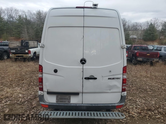 2011 Mercedes-Benz Sprinter with VIN WD3PE8CB5B5607460, listed as a Copart auction lot 46278815 with 251,222 mi miles and Clean Title. Bid and sale history available at carsss.com. Image 6.