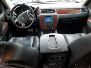 2011 Chevrolet Suburban LT z VIN 1GNSKJE37BR272949, wystawiony jako Copart lot #55329935 z przebiegiem 211 997 mil mil oraz Nie do naprawy • Non repairable. Historia ofert i sprzedaży dostępna na DreamBid. Obrazek 8.