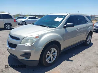 2015 Chevrolet Equinox LS z VIN 2GNALAEK8F6370308, wystawiony jako IAAI lot #42533032 z przebiegiem 104 740 mil mil oraz . Historia ofert i sprzedaży dostępna na DreamBid. Obrazek 2.