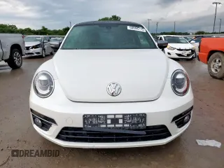 2014 Volkswagen Beetle 1.8T z VIN 3VWJ17AT5EM652990, wystawiony jako Copart lot #60094715 z przebiegiem 109 911 mil mil oraz Szkoda całkowita • Salvage title. Historia ofert i sprzedaży dostępna na DreamBid. Obrazek 5.