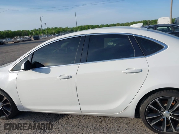 2017 Buick Verano Sport Touring with VIN 1G4PR5SK2H4109561, listed as a IAAI auction lot 42132679 with 1 mi miles. Bid and sale history available at carsss.com. Image 13.
