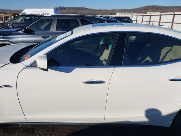 2014 Maserati Ghibli S Q4 with VIN ZAM57RTA1E1096387, listed as a IAAI auction lot 41424049 with 100,970 mi miles. Bid and sale history available at carsss.com. Image 14.