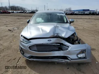 2020 Ford Fusion SE z VIN 3FA6P0HD1LR107923, wystawiony jako Copart lot #48995215 z przebiegiem 62 549 mil mil oraz Nie do naprawy • Non repairable. Historia ofert i sprzedaży dostępna na DreamBid. Obrazek 5.