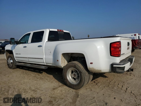 2015 GMC Sierra 3500HD Denali z VIN 1GT424E81FF659731, wystawiony jako Copart lot #83586924 z przebiegiem 182 534 mil mil oraz Szkoda całkowita • Salvage title. Historia ofert i sprzedaży dostępna na DreamBid. Obrazek 2.