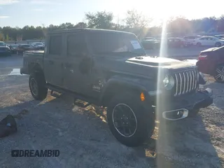 2023 Jeep Gladiator Overland z VIN 1C6HJTFG1PL546604, wystawiony jako IAAI lot #41599632 z przebiegiem 23 108 mil mil oraz . Historia ofert i sprzedaży dostępna na DreamBid. Obrazek 1.