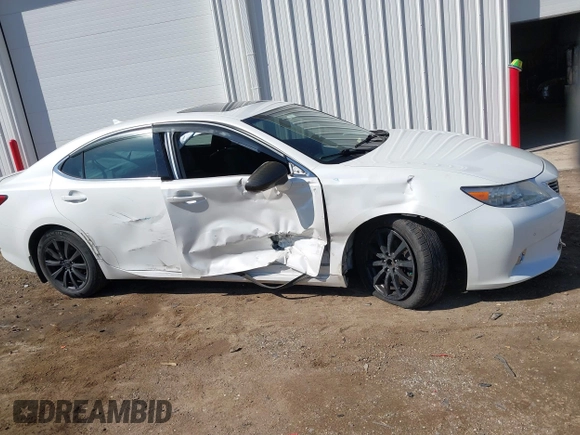 2013 Lexus ES 4dr Sdn with VIN JTHBK1GG7D2020623, listed as a IAAI auction lot 41791225 with 106,708 mi miles. Bid and sale history available at carsss.com. Image 13.