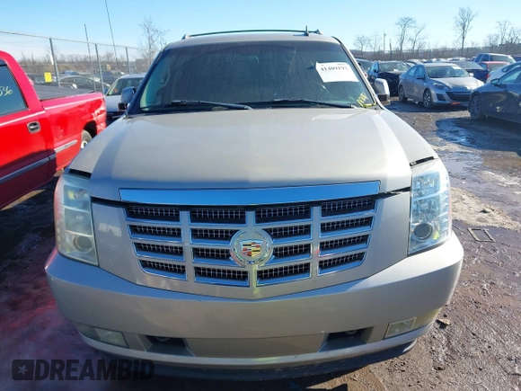 2008 Cadillac Escalade EXT z VIN 3GYFK62828G128252, wystawiony jako IAAI lot #41409193 z przebiegiem 151 328 mil mil oraz . Historia ofert i sprzedaży dostępna na DreamBid. Obrazek 12.
