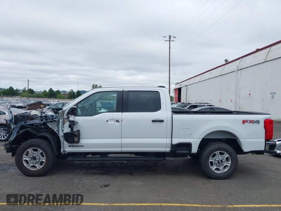 2025 Ford F-250 XL z VIN 1FT7W2BT1SED32938, wystawiony jako IAAI lot #42831510 z przebiegiem 7 496 mil mil oraz . Historia ofert i sprzedaży dostępna na DreamBid. Obrazek 15.