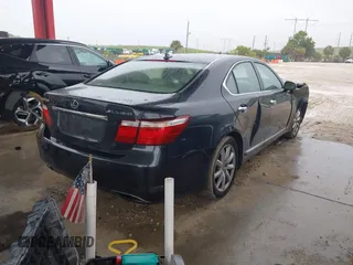 2007 Lexus LS 460 z VIN JTHBL46F275041387, wystawiony jako IAAI lot #42417384 z przebiegiem 154 787 mil mil oraz . Historia ofert i sprzedaży dostępna na DreamBid. Obrazek 4.
