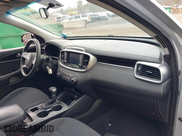 2019 Kia Sorento LX with VIN 5XYPGDA35KG434373, listed as a IAAI auction lot 41846172 with 69,473 mi miles. Bid and sale history available at carsss.com. Image 5.