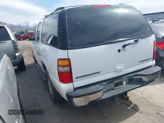 2003 Chevrolet Suburban Z71 with VIN 3GNFK16Z43G335561, listed as a IAAI auction lot 41901703 with 289,564 mi miles. Bid and sale history available at carsss.com. Image 3.