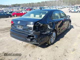 2016 Volkswagen Jetta SEL z VIN 3VWL07AJ5GM212572, wystawiony jako IAAI lot #41470003 z przebiegiem 138 988 mil mil oraz . Historia ofert i sprzedaży dostępna na DreamBid. Obrazek 4.