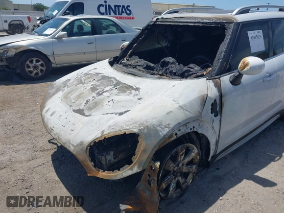 2019 MINI Countryman Cooper with VIN WMZYS7C50K3F46041, listed as a IAAI auction lot 42085025 with Not provided miles and . Bid and sale history available at DreamBid. Image 6.