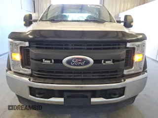 2018 Ford F-450 XL with VIN 1FD0W4HT7JEC68824, listed as a Copart auction lot 77602744 with 165,935 mi miles and Clean Title. Bid and sale history available at carsss.com. Image 5.