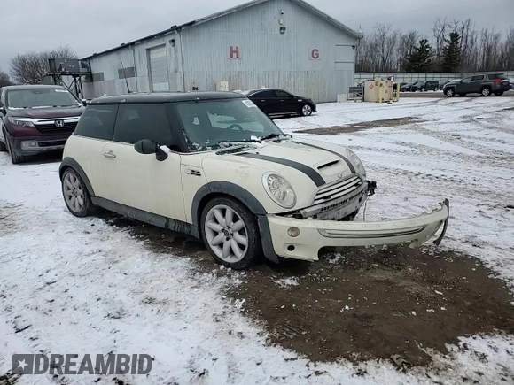 2005 MINI Hardtop S z VIN WMWRE33465TD91749, wystawiony jako Copart lot #43938765 z przebiegiem 166 391 mil mil oraz Szkoda całkowita • Salvage title. Historia ofert i sprzedaży dostępna na DreamBid. Obrazek 11.