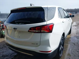 2022 Chevrolet Equinox LT with VIN 3GNAXUEV5NL228668, listed as a IAAI auction lot 41689351 with 24,913 mi miles. Bid and sale history available at carsss.com. Image 4.